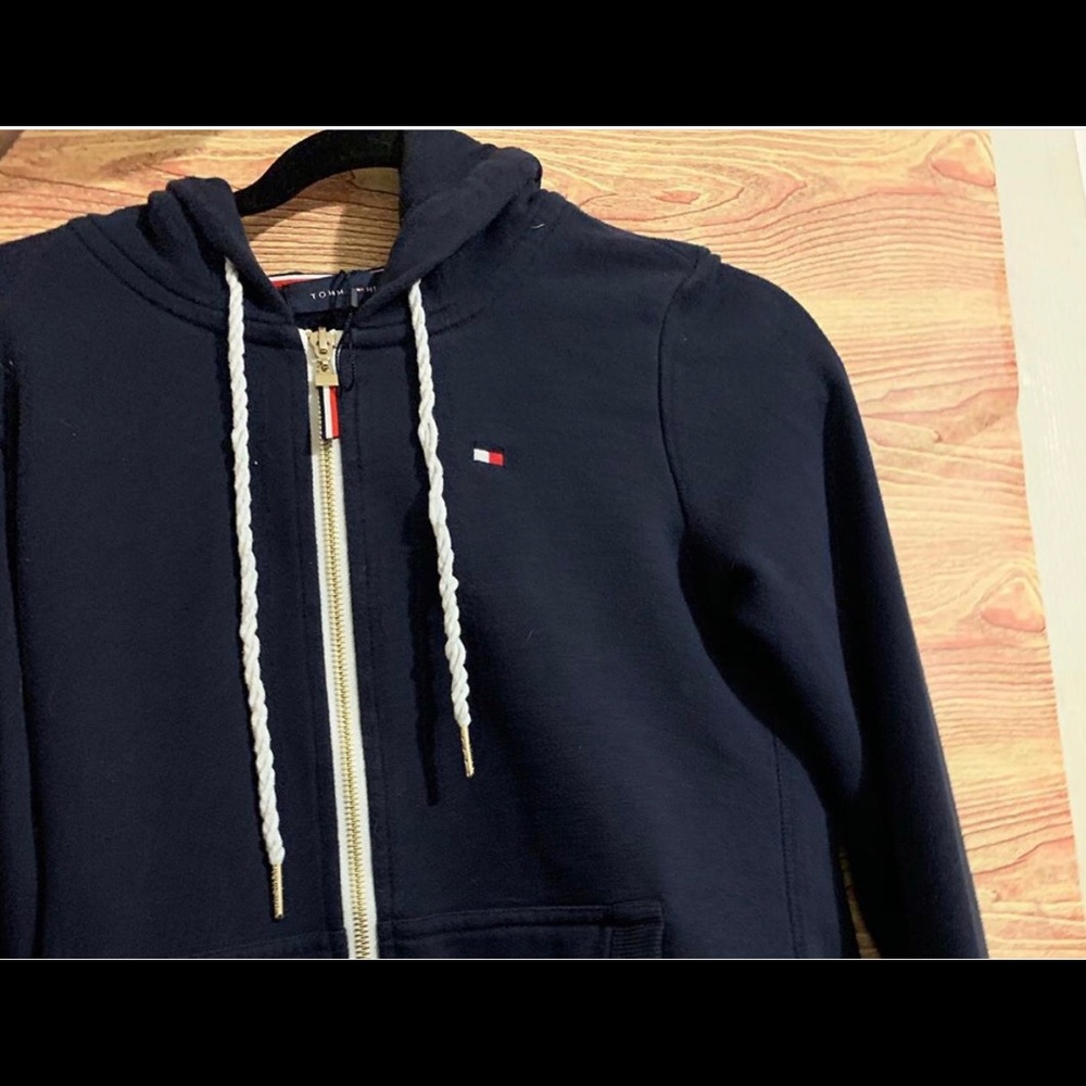 Tommy Hilfiger Zip Up sweater🖤